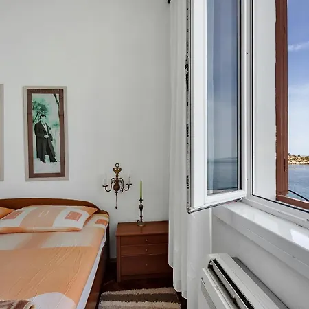 Guest house Beach Riviera - Zuta Kuca Makarska