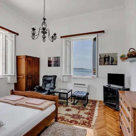 Beach Riviera - Zuta Kuca Guest house *