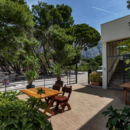 Guest house Beach Riviera - Zuta Kuca