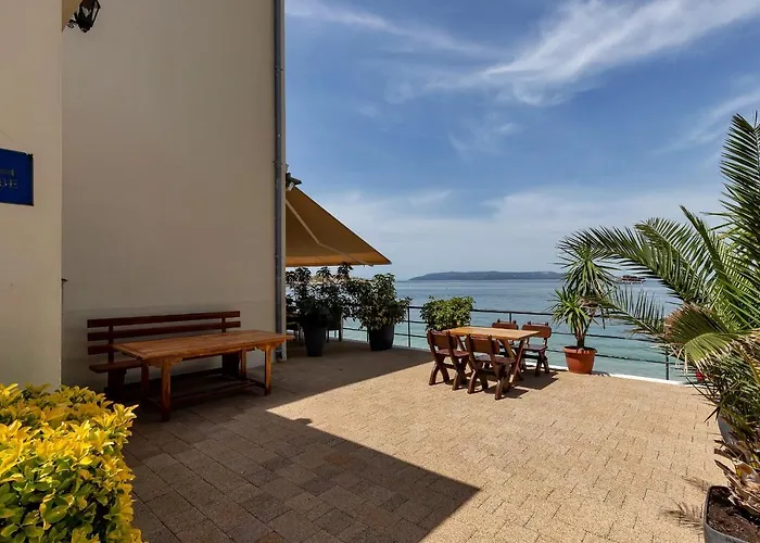 Riviera - Zuta Kuca Penzion *