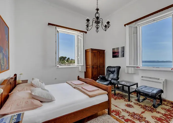 Riviera - Zuta Kuca Penzion *