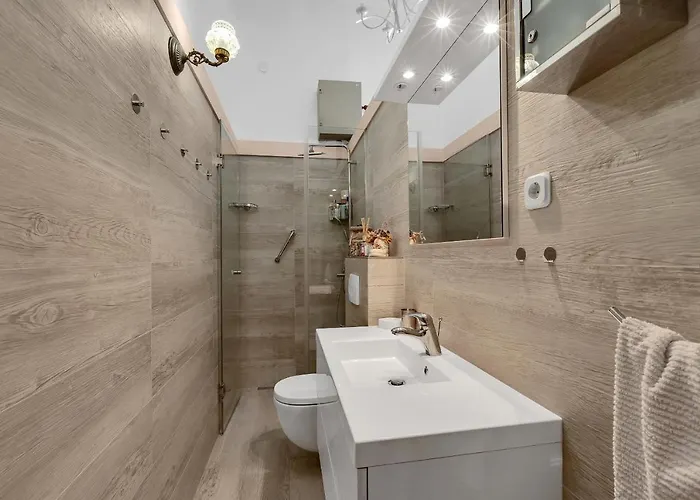 Riviera - Zuta Kuca Penzion Makarská