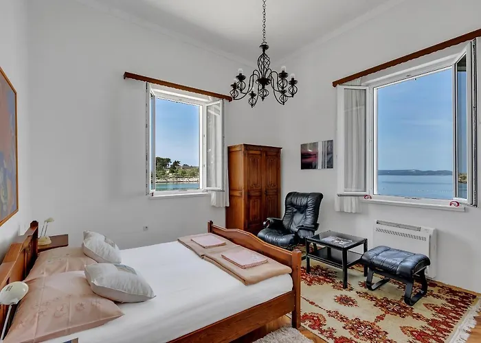 Riviera - Zuta Kuca Penzion