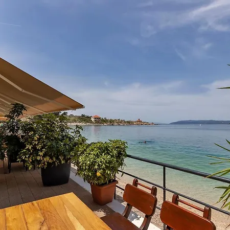 Beach Riviera - Zuta Kuca Gostinjska kuća