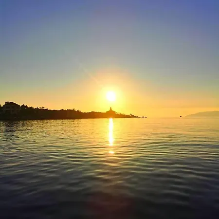 Riviera - Zuta Kuca Pensión Makarska