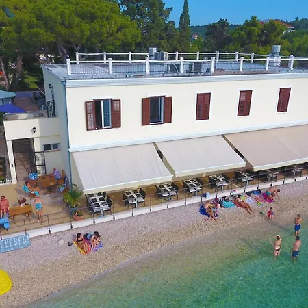 Guest house Riviera - Zuta Kuca