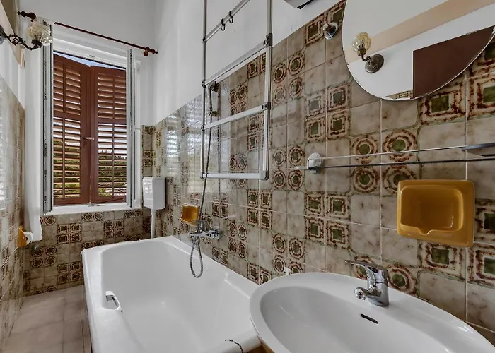 Riviera - Zuta Kuca Vendégház