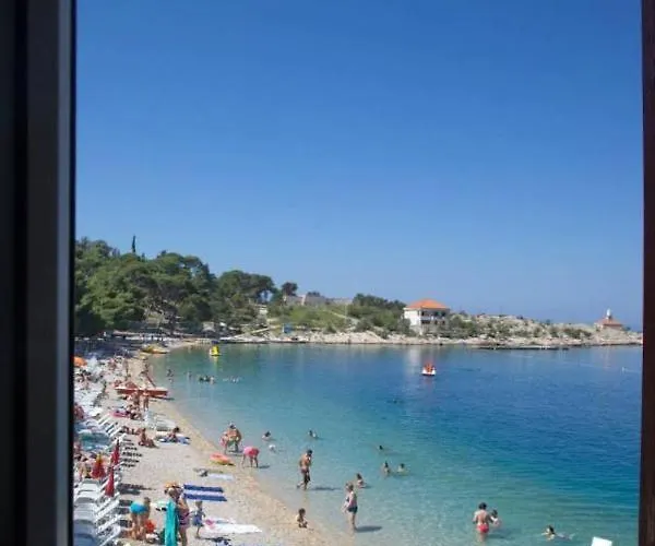 Riviera - Zuta Kuca *