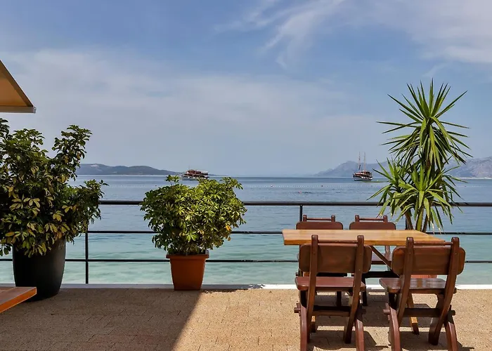 Riviera - Zuta Kuca Makarska