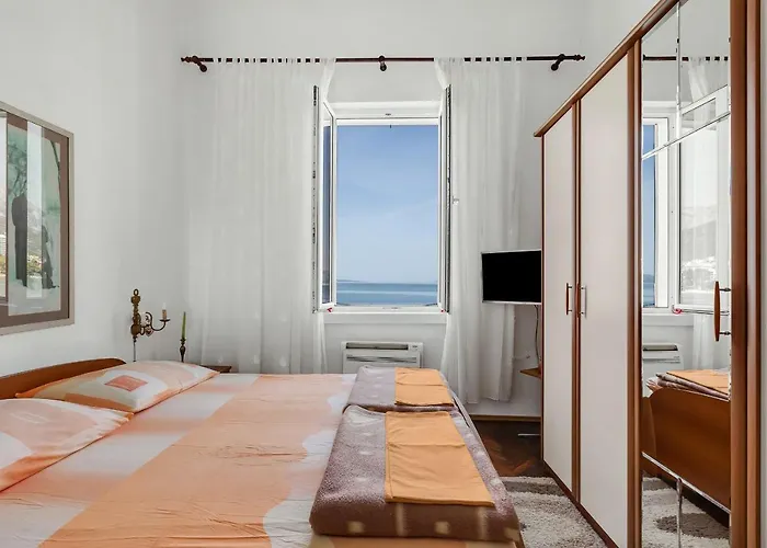 Riviera - Zuta Kuca Gasthuis Makarska