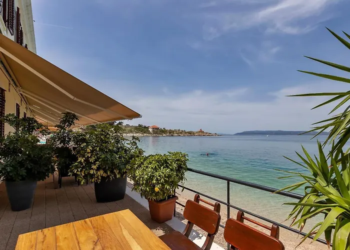 Riviera - Zuta Kuca Gasthuis