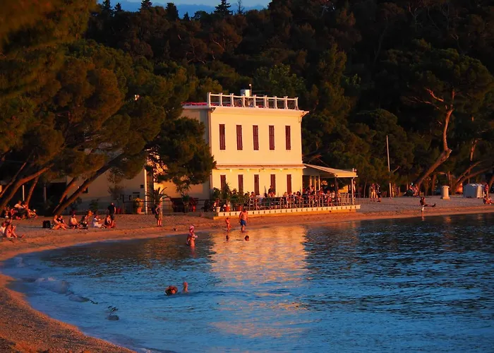 Riviera - Zuta Kuca * Makarska