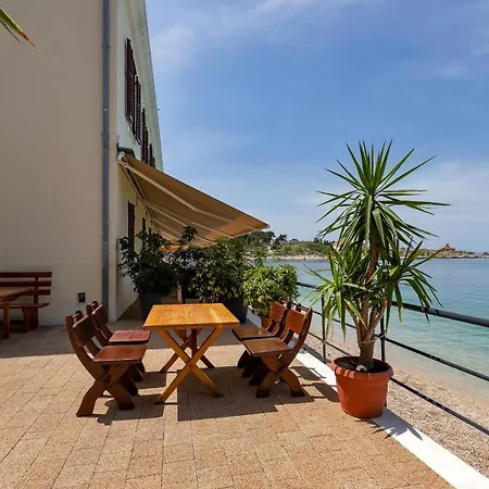 Riviera - Zuta Kuca Πανσιόν *